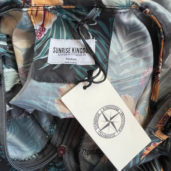 Sunrise Kingdom Lightweight Waterproof Tropical Print Windbreaker Size Med NWT - Picture 3 of 7